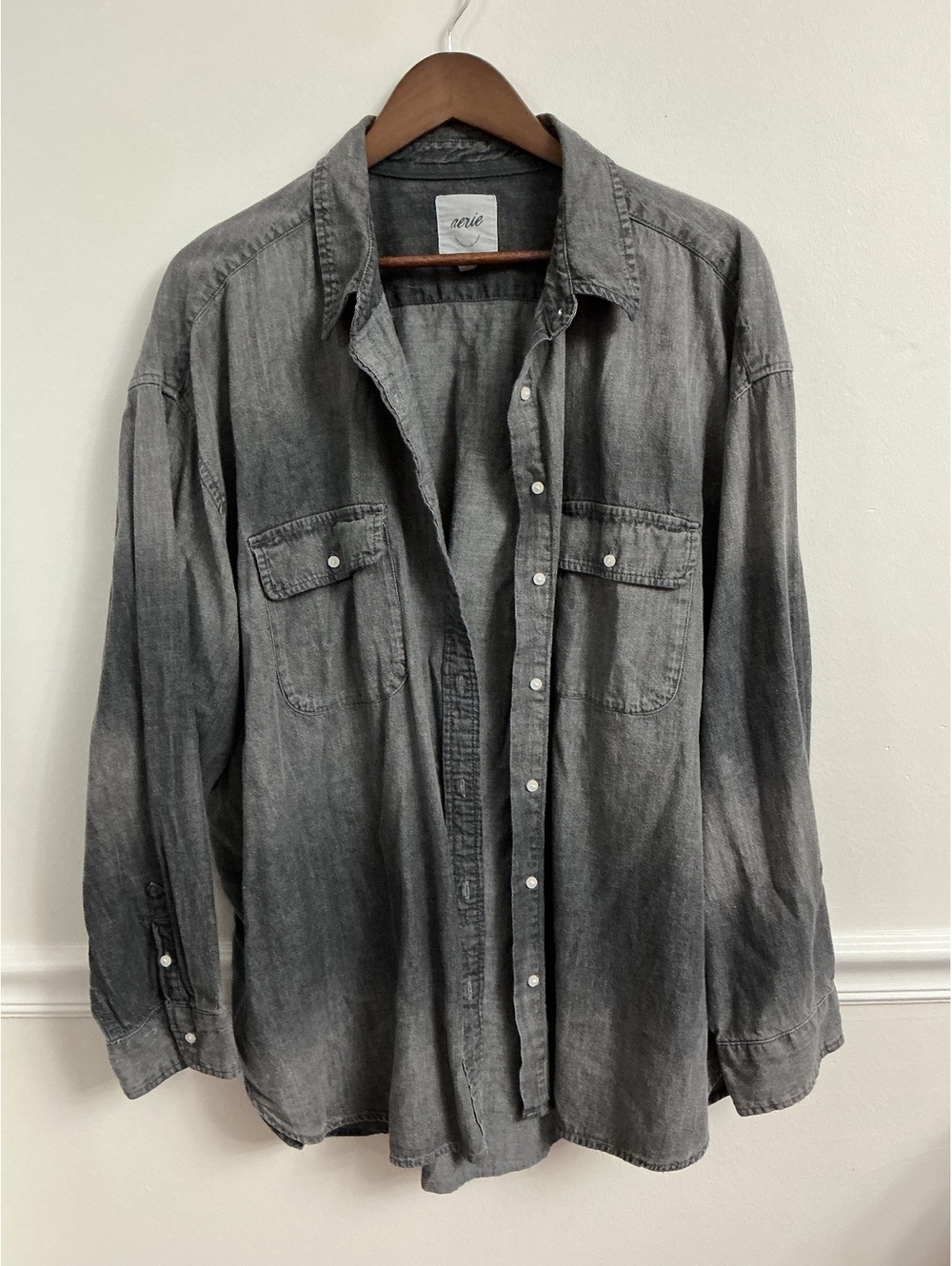Aerie Women's XL Gray Button-Up Long Sleeve Shirt
